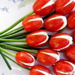 Best Party Food: Tomato and cheese Tulips Found on therealisticmama.com